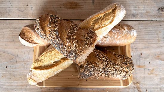 Brot auf einem Brett