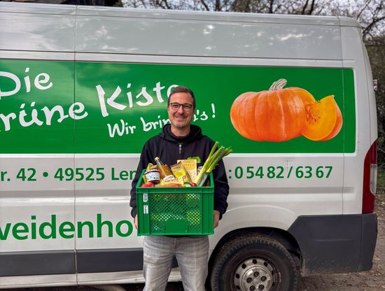 Andreas mit Kiste